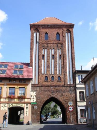 Świetna lokalizacjaLeśny Dworek znajduje się w cichej i bardzo spokojnej okolicy Domasłowic. Od morza dzieli nas jedynie 6km.