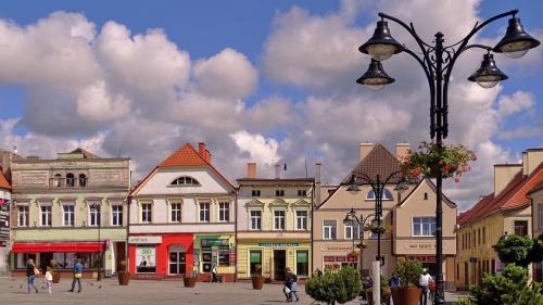 Świetna lokalizacjaLeśny Dworek znajduje się w cichej i bardzo spokojnej okolicy Domasłowic. Od morza dzieli nas jedynie 6km.